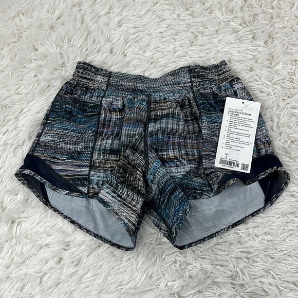 NWT Lululemon Hotty Hot Short *Long 4" Digital Oasis Grey Multi / True Navy - Picture 1 of 5